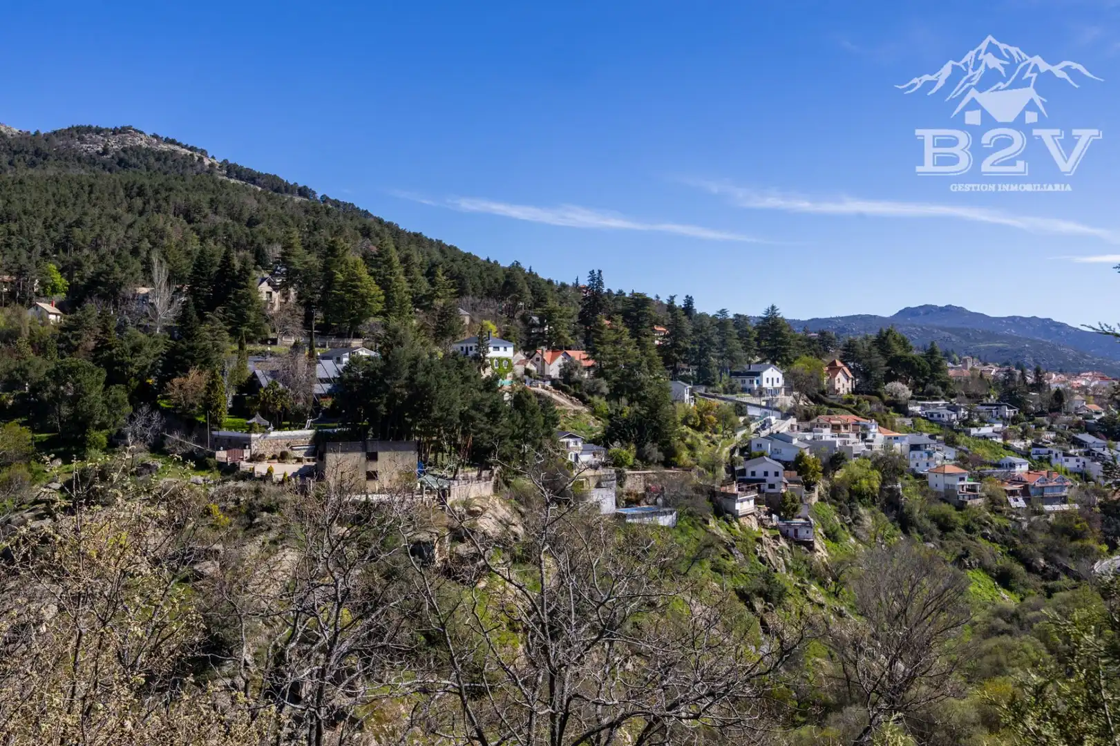 Vista exterior de Casa o xalet en venda en Miraflores de la Sierra amb Calefacció, Jardí privat i Traster