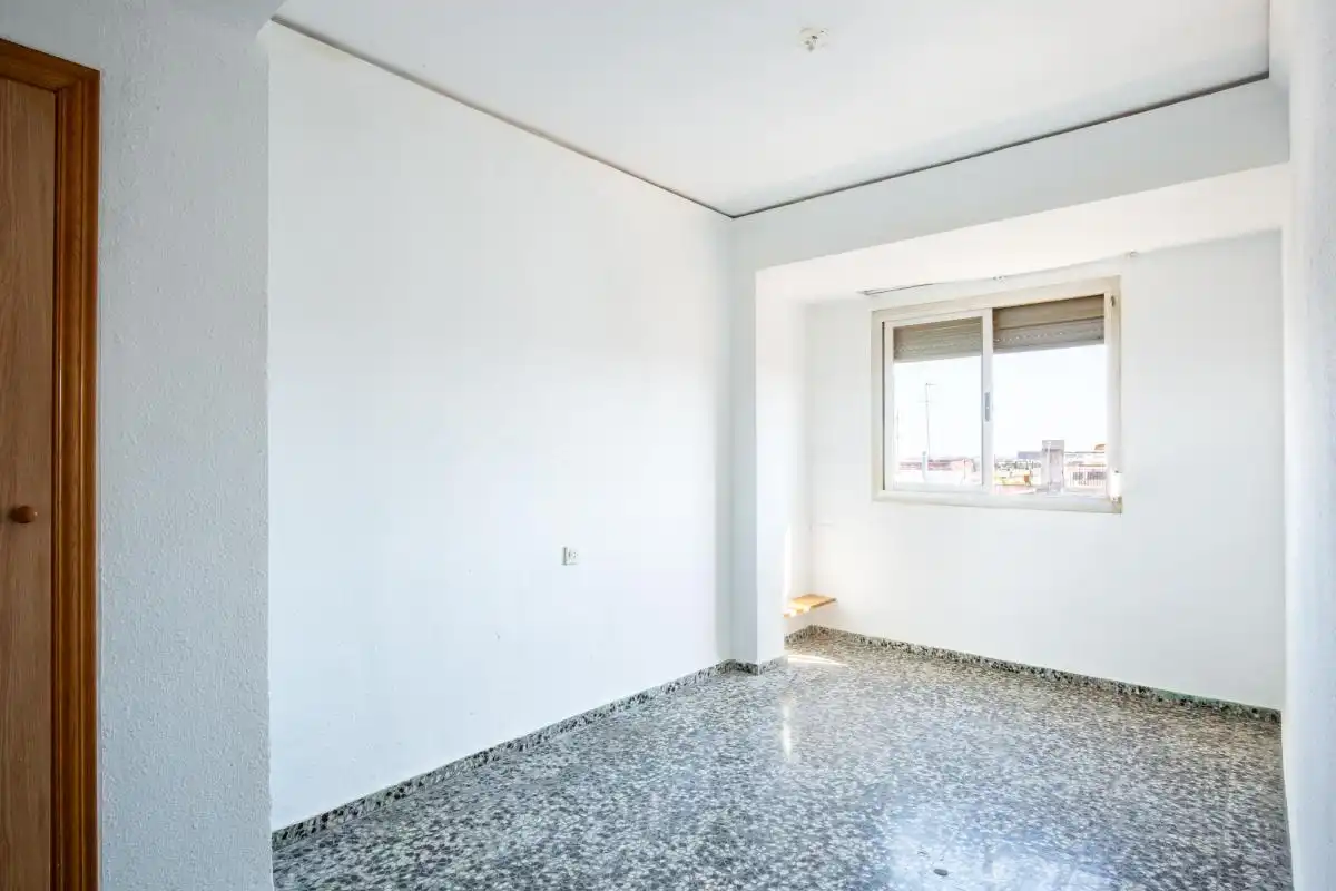 Habitación de Piso en venta en Paterna con Calefacción
