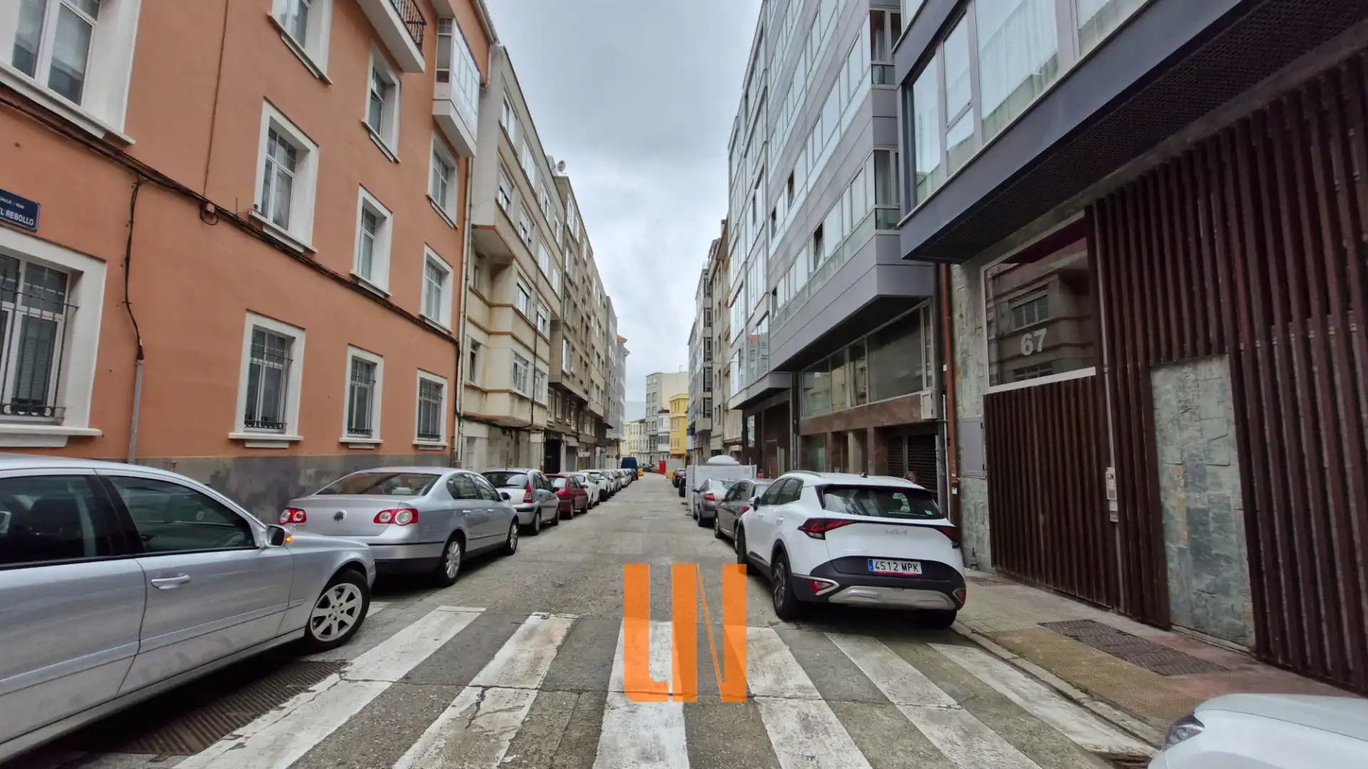 Vista exterior de Edifici en venda en A Coruña Capital  amb Alarma