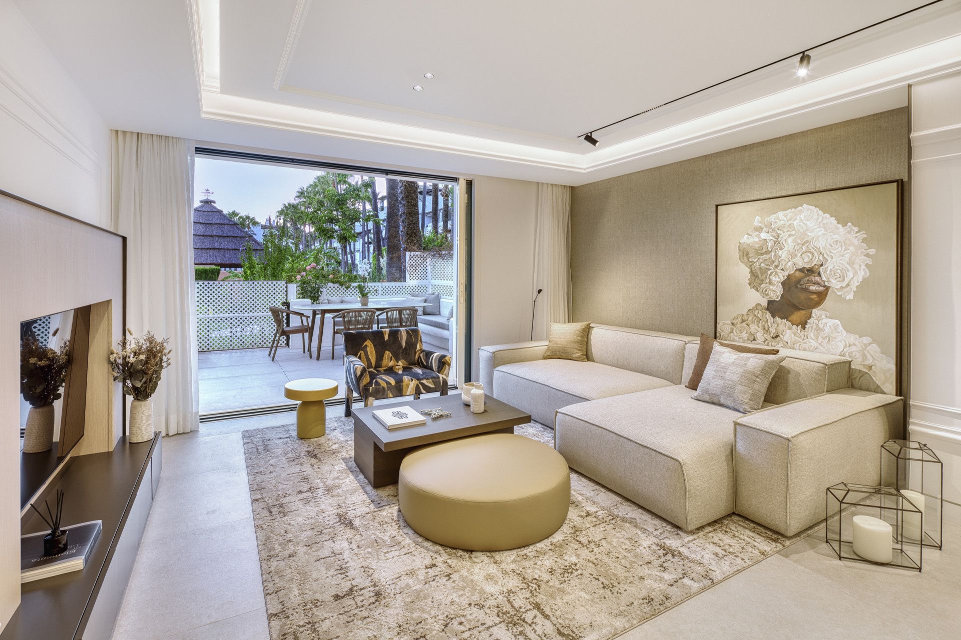 Living room of Planta baja for sale in Marbella  with Air Conditioner, Terrace and Swimming Pool