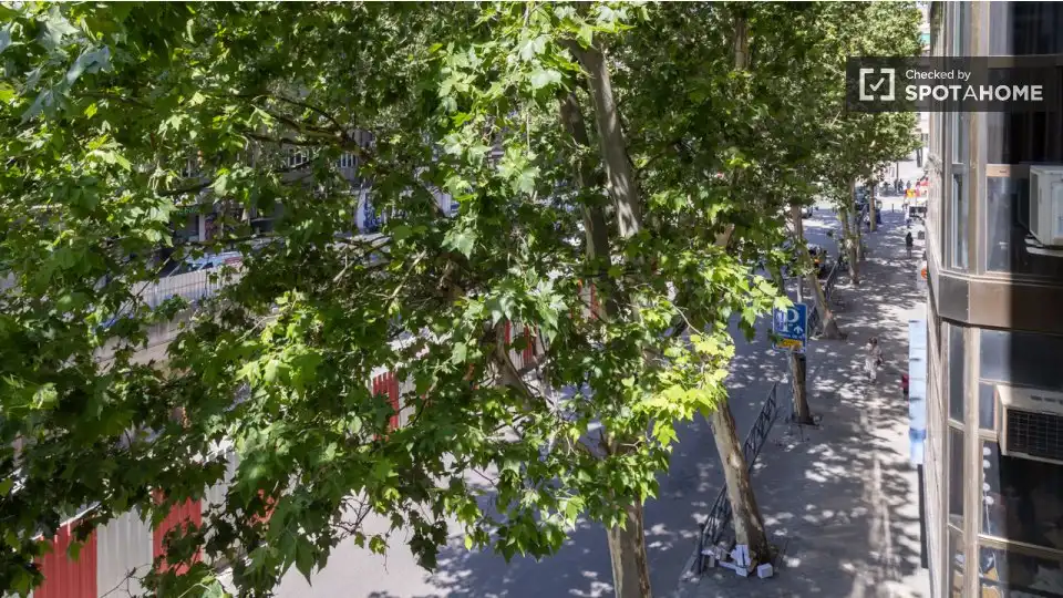 Vista exterior de Apartamento para compartir en Madrid con Aire acondicionado, Calefacción y Terraza
