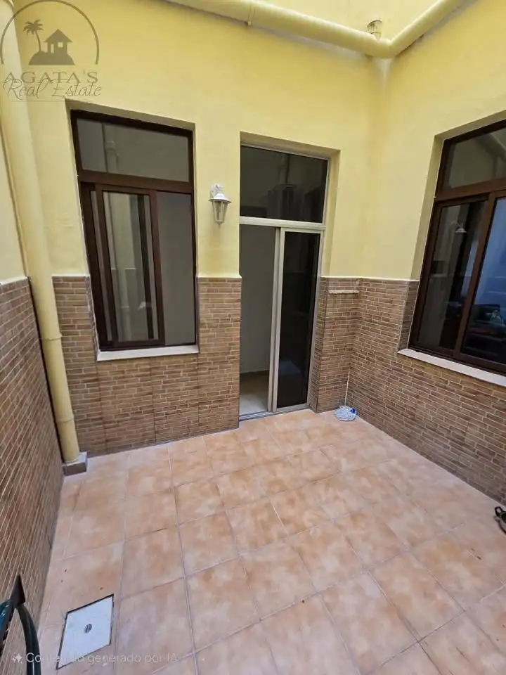 Ground floor for sale in Santa Cruz de Tenerife  with Air Conditioner and Furnished