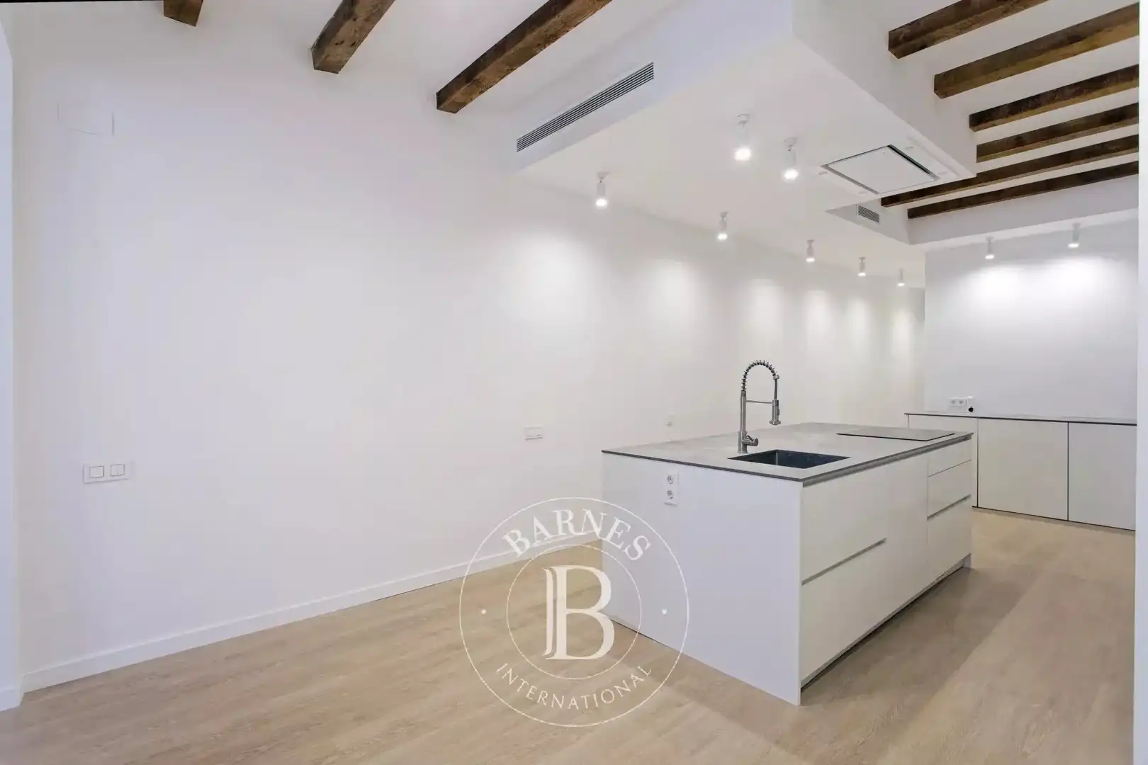 Küche von Wohnung zum Verkauf in Barcelona mit Klimaanlage