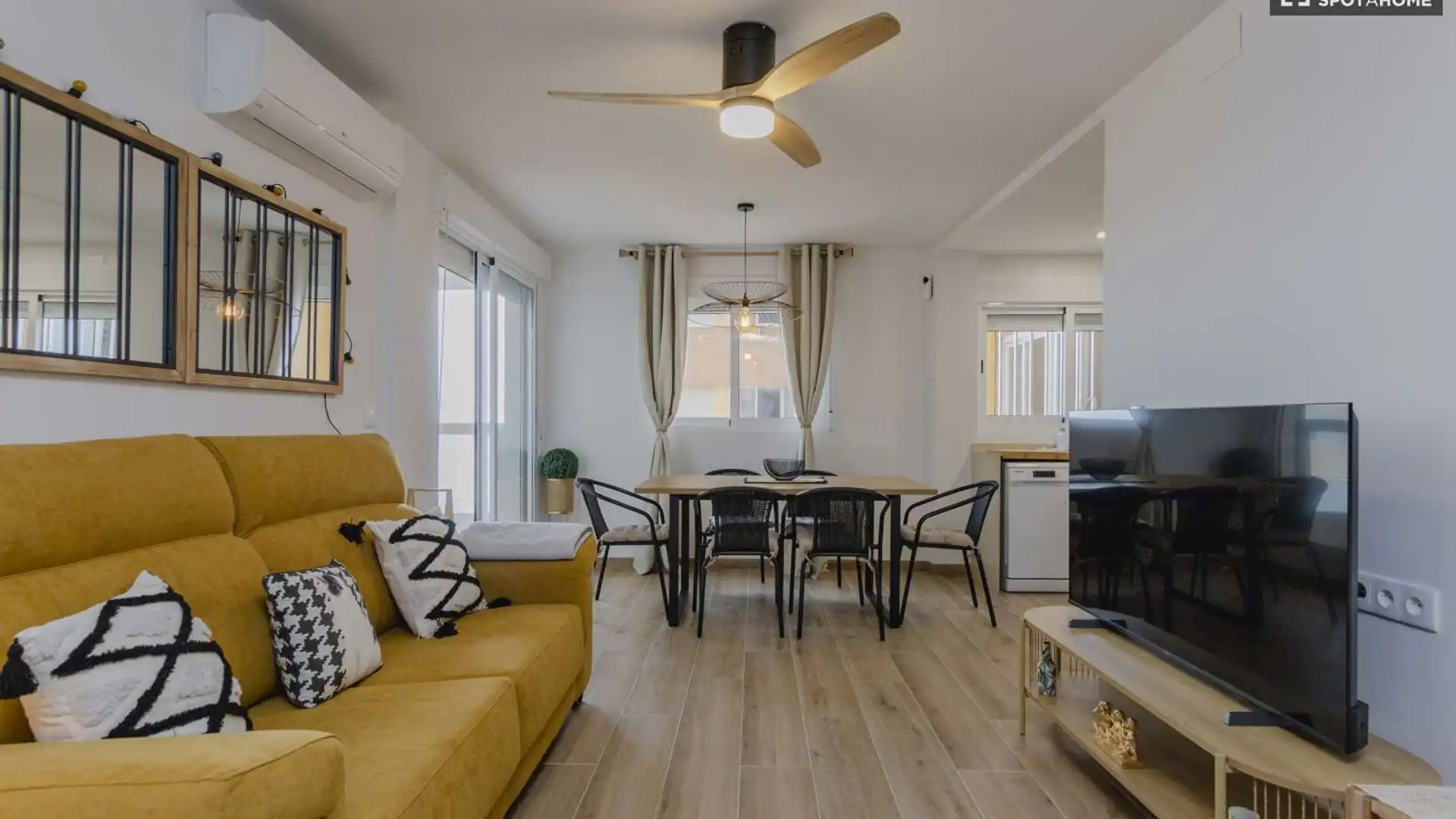 Sala de estar de Apartamento para compartir en El Puig de Santa Maria con Aire acondicionado, Terraza y Amueblado