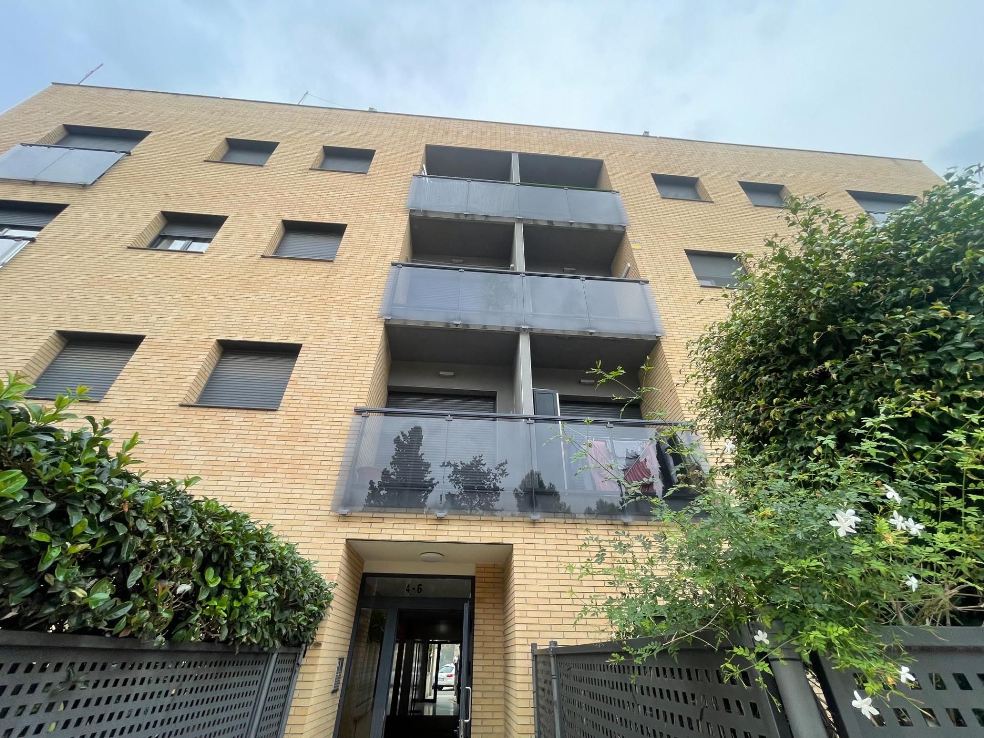 Außenansicht von Wohnung zum Verkauf in Constantí mit Privatgarten, Terrasse und Balkon