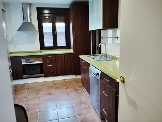 Cuina de Casa o xalet en venda en Guillena amb Aire condicionat, Calefacció i Jardí privat