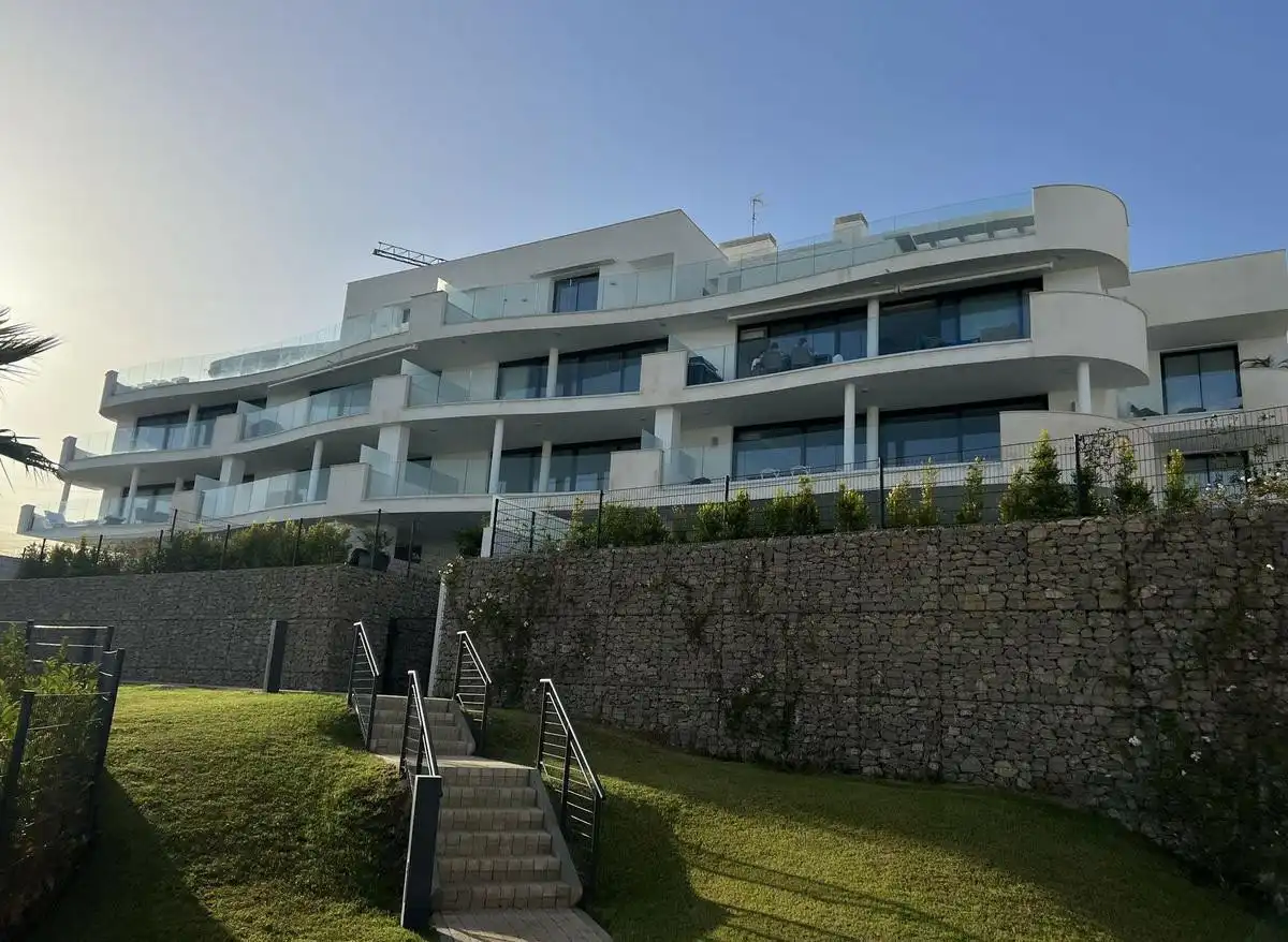 Vista exterior de Apartament de lloguer en Fuengirola amb Aire condicionat, Terrassa i Piscina