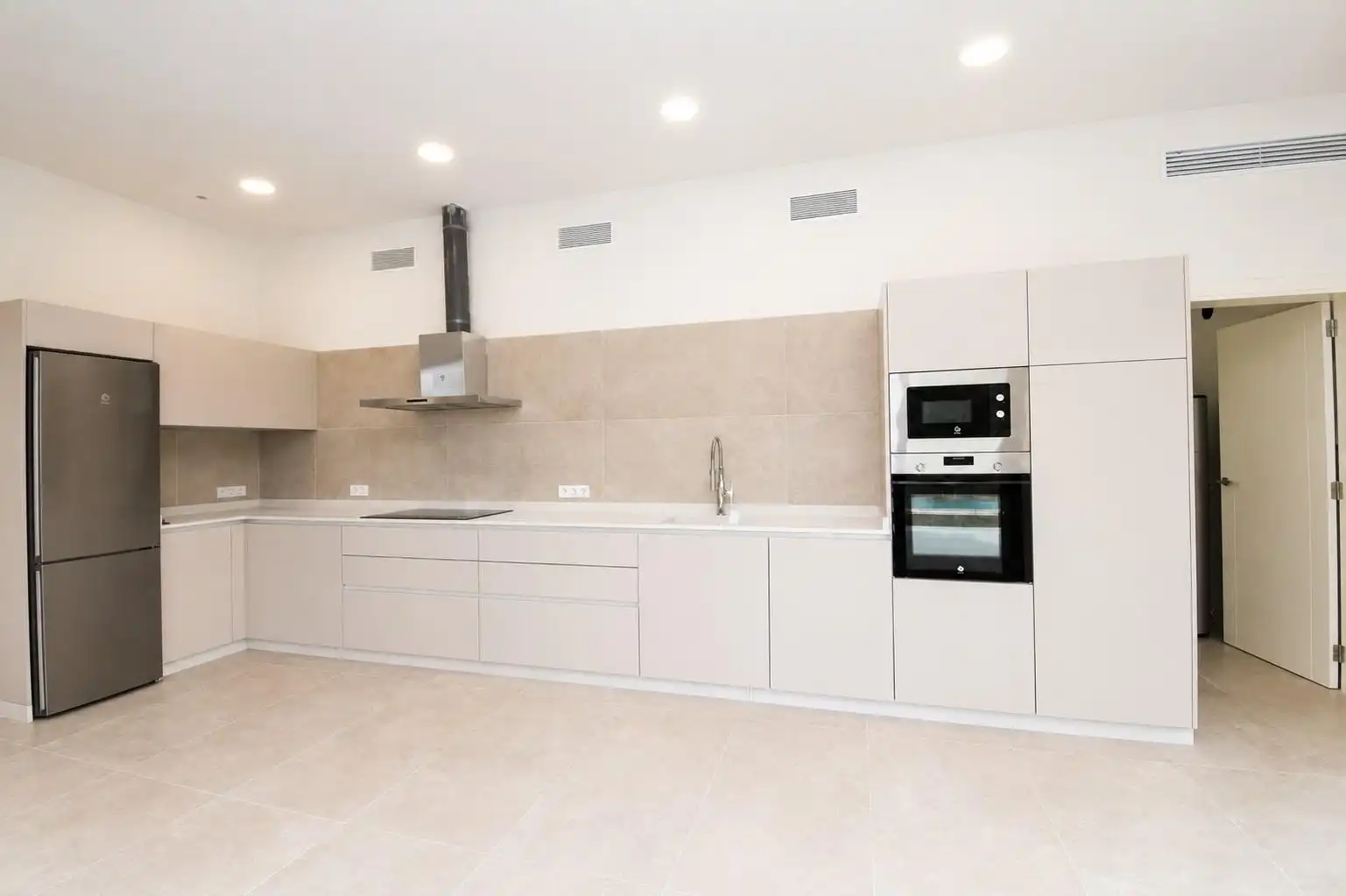 Cocina de Finca rústica en venta en Muro con Aire acondicionado, Calefacción y Jardín privado