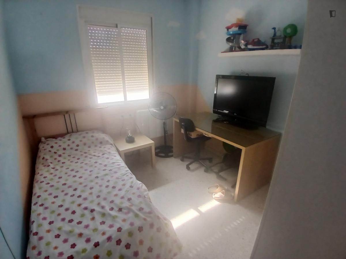 Dormitori de Apartament per a compartir en  Sevilla Capital amb Aire condicionat, Moblat i Forn