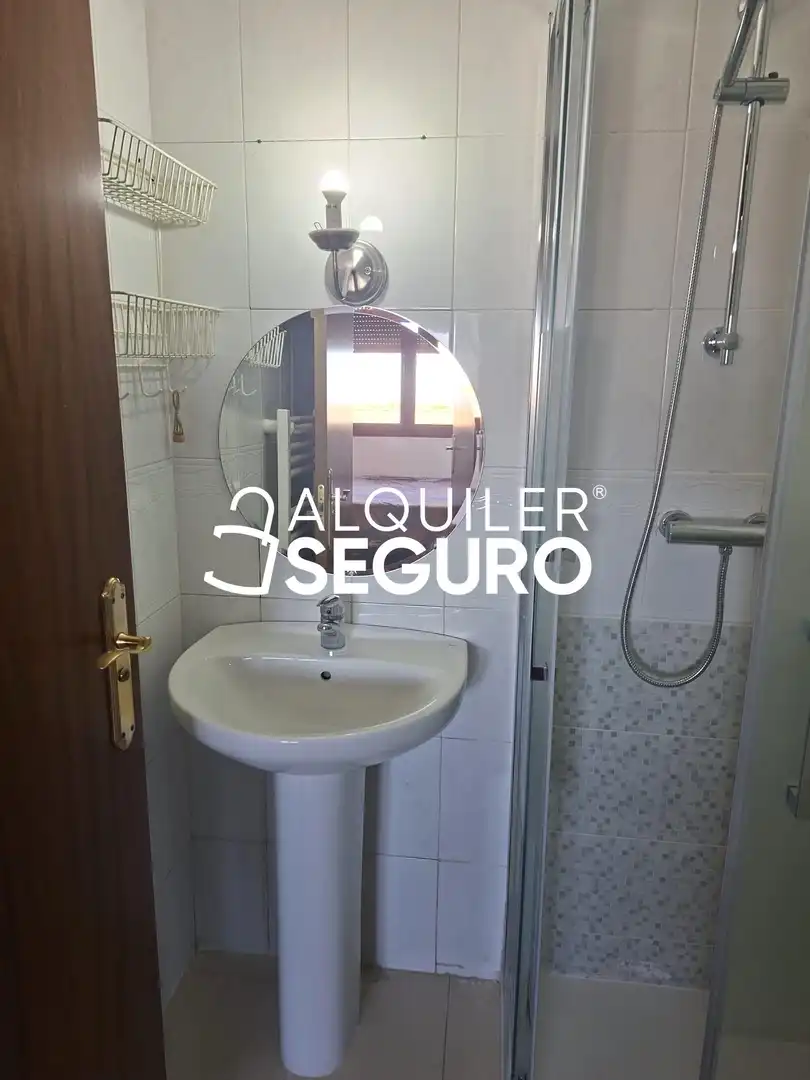 Badezimmer von Wohnung zur Miete in Ocaña mit Heizung und Möbliert