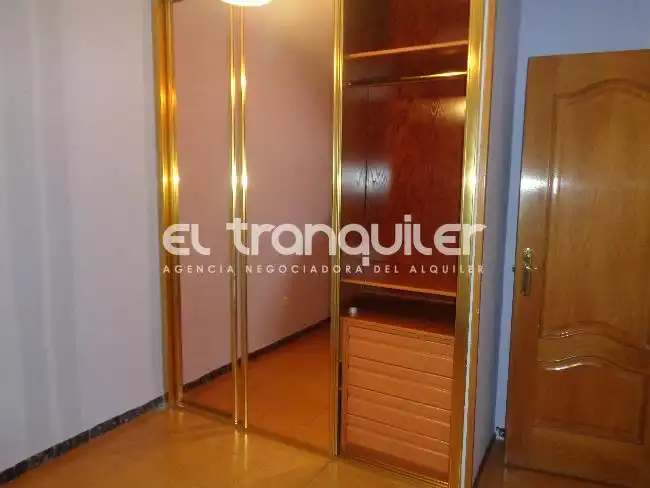 Flat for rent in Calle Maestro Arbós, La Alhóndiga