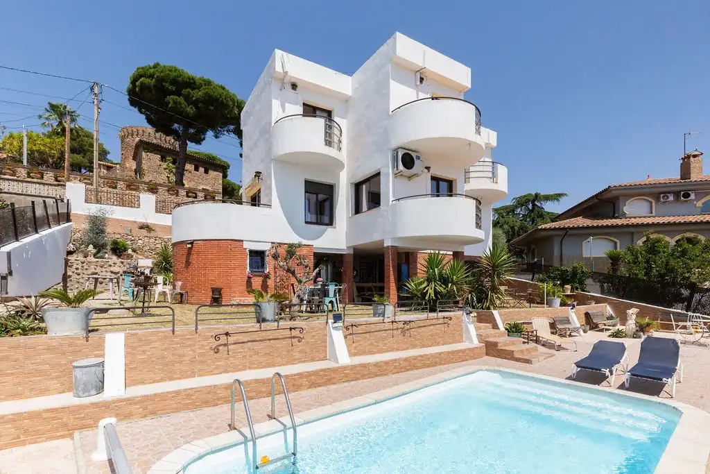 House with pool for sale in Santa Susanna