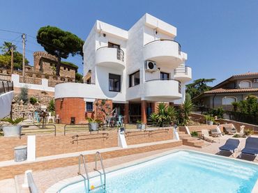 Casa amb piscina en venda a Santa Susanna
