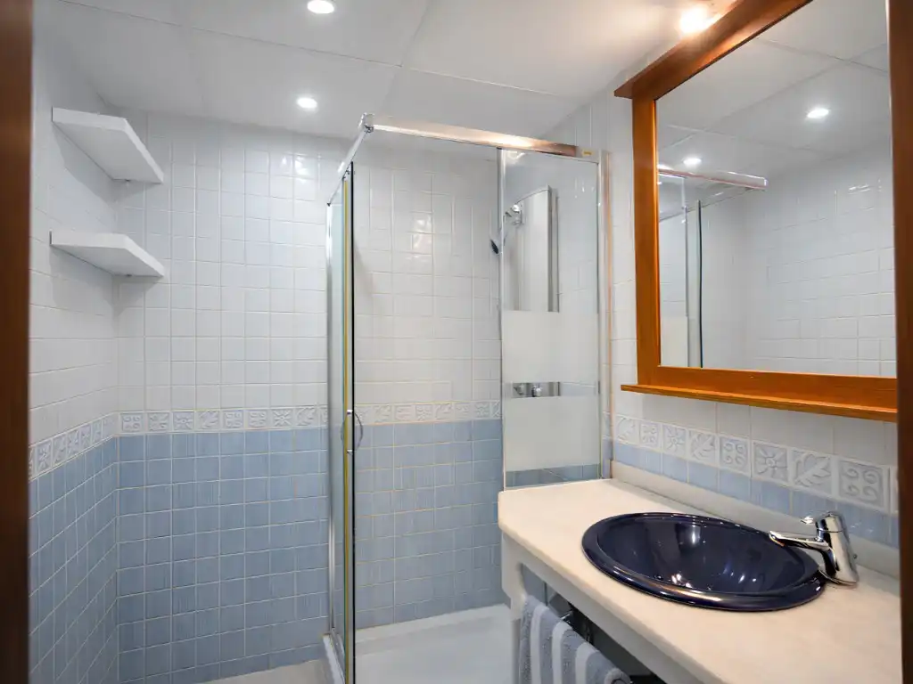 Bathroom of Flat for sale in Mijas  with Air Conditioner, Terrace and Furnished
