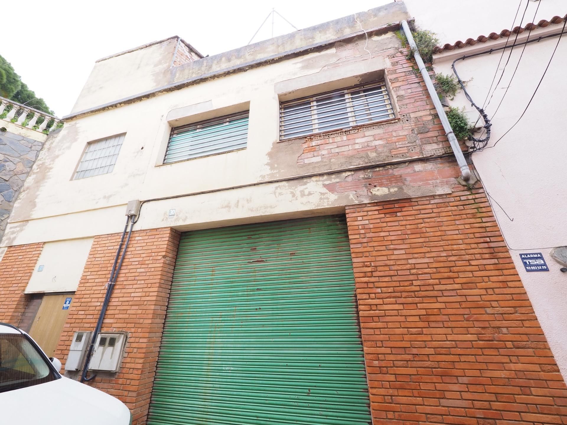 Vista exterior de Casa o xalet en venda en Olesa de Montserrat amb Terrassa