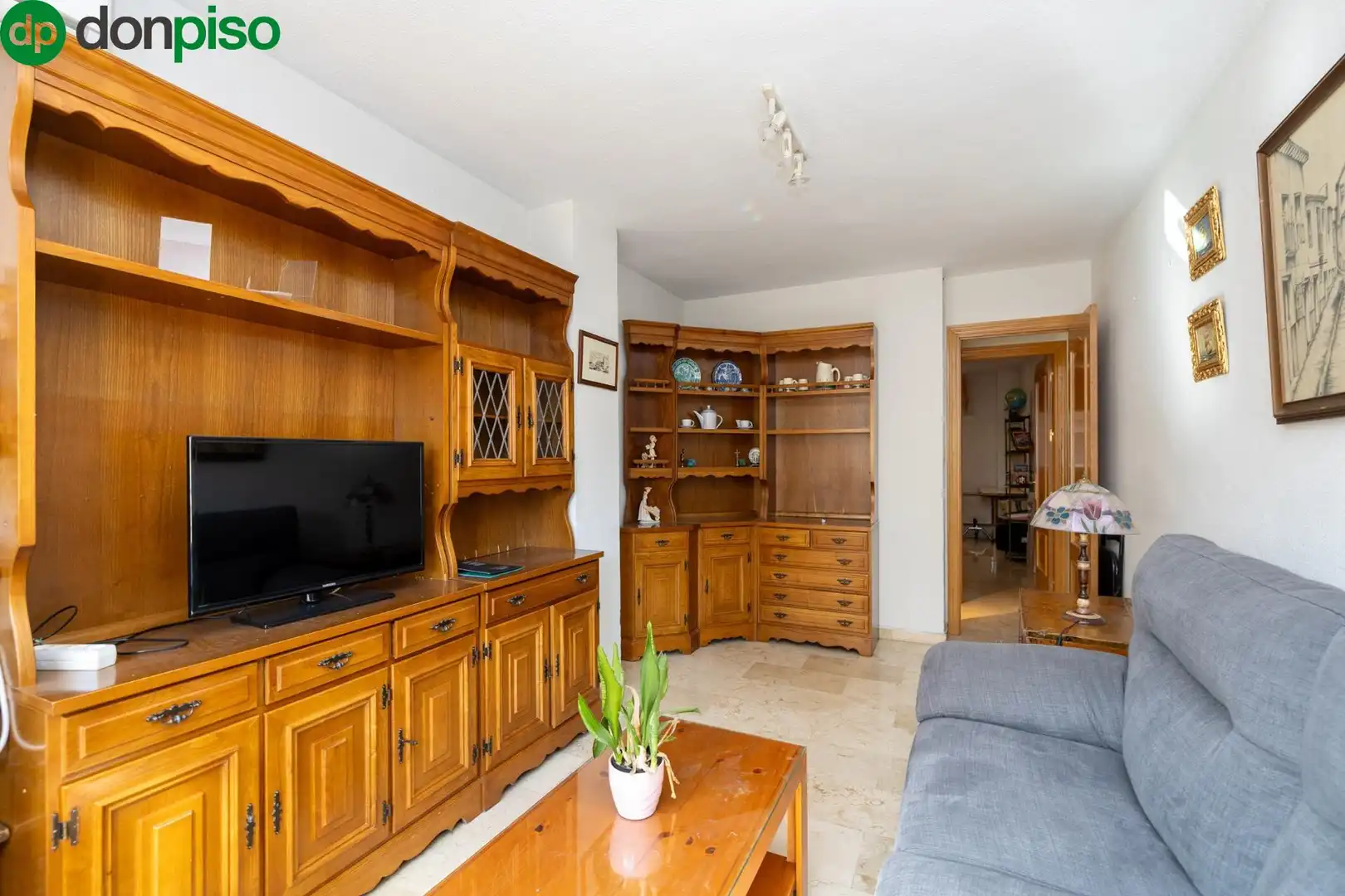 Living room of Flat for sale in Granada  with Air Conditioner, Heating and Terrace
