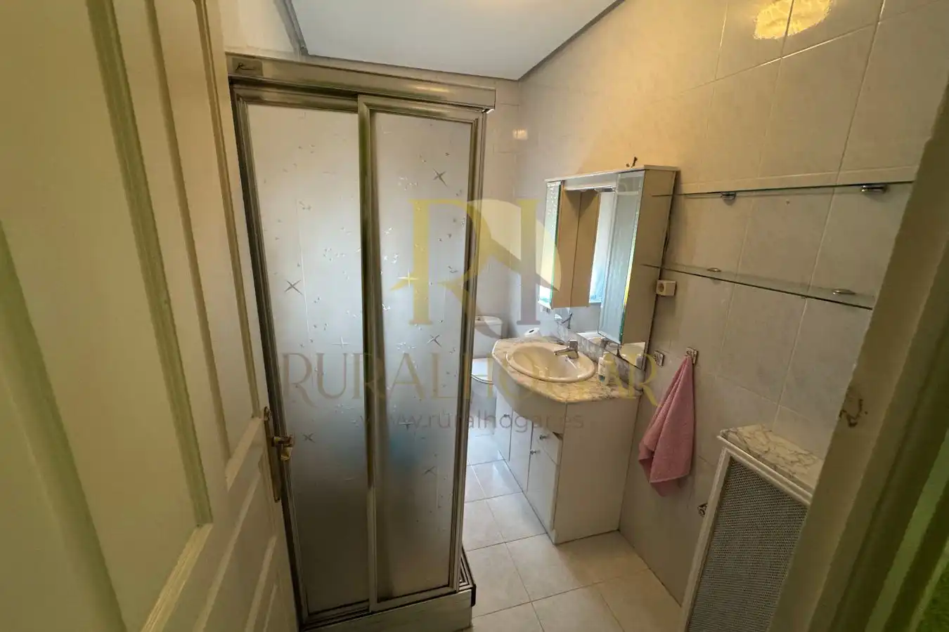 Bathroom of Houses for sale in León Capital   with Heating, Private garden and Parquet flooring