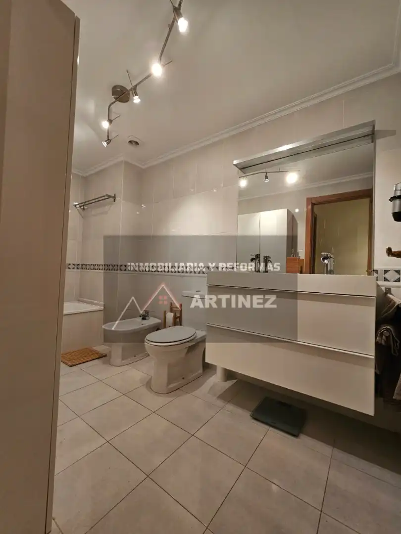 Bany de Apartament en venda en Cedeira amb Aire condicionat, Calefacció i Parquet