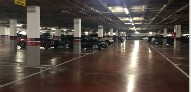 Garaje en Venta en Calle Castillo de Baños de la Encina, 17C en Bami - La Estrella