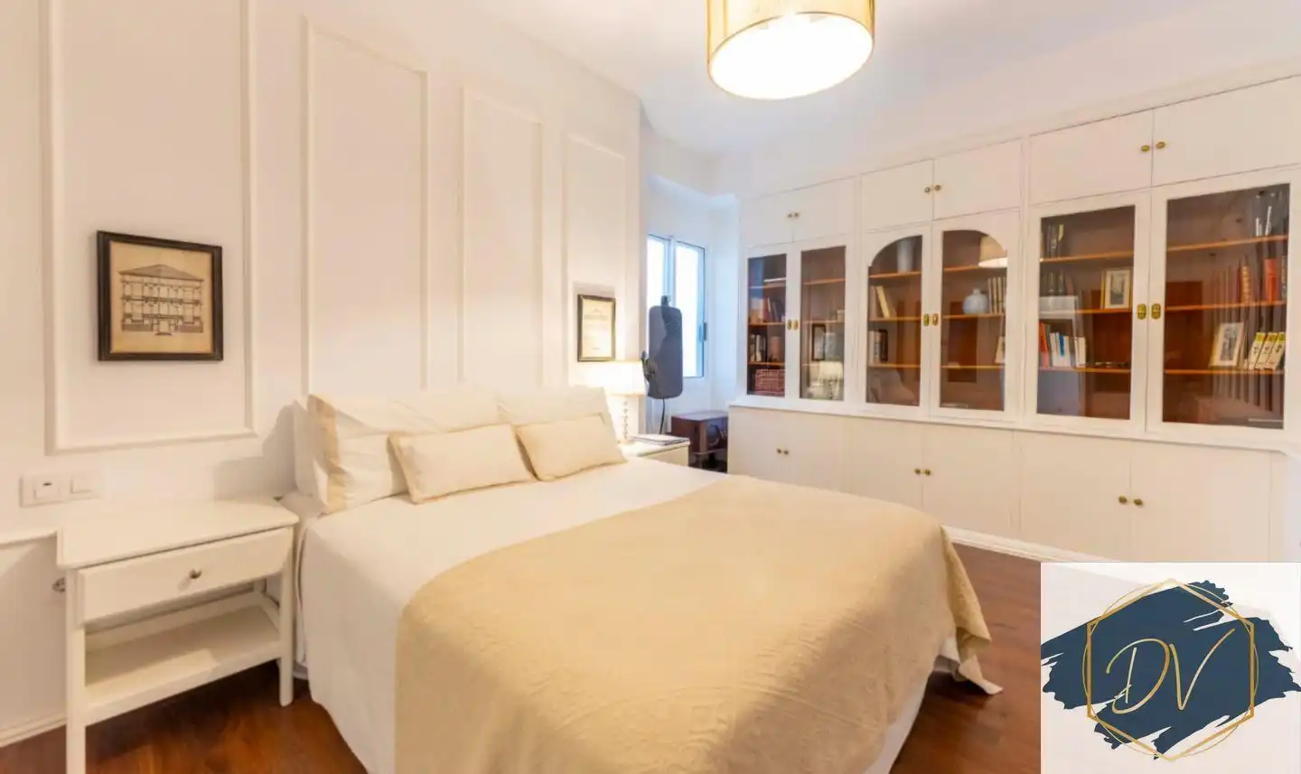 Flat with terrace for sale in Calle de Jesús y María, imagen 13