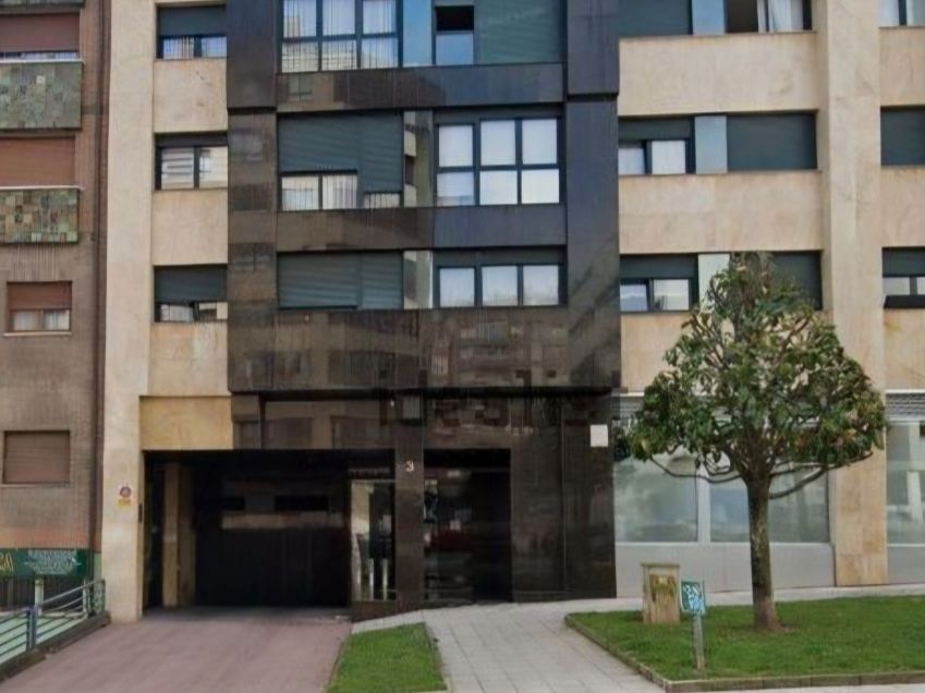 Exterior view of Garage for sale in Oviedo 