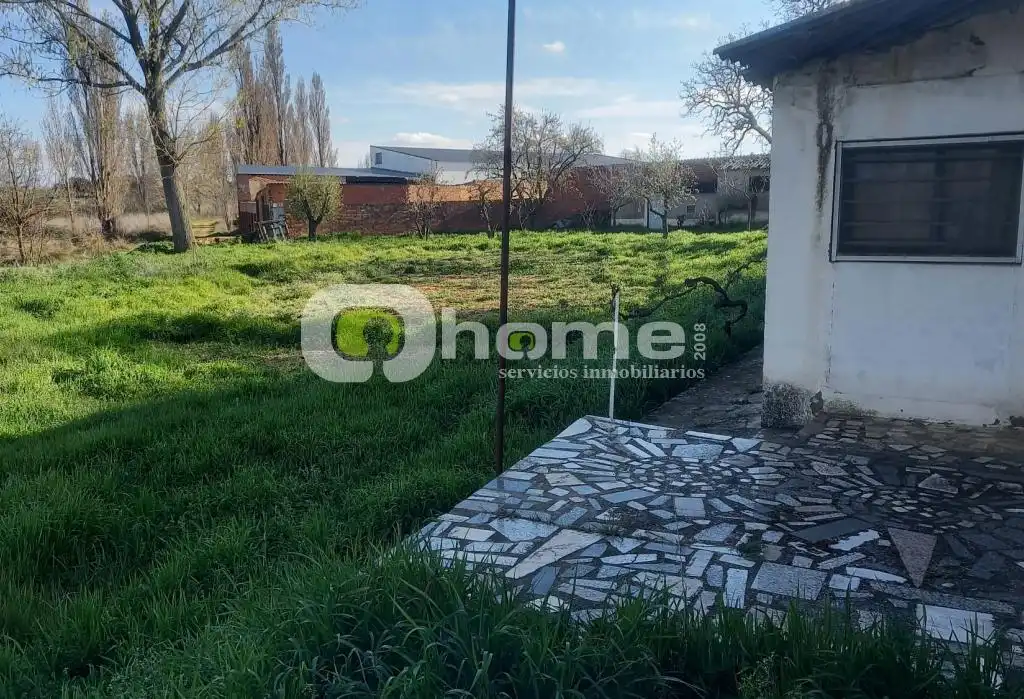 Casa o xalet en venda en Montamarta amb Jardí privat