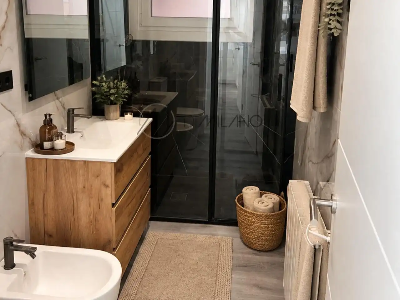 Bathroom of Flat for sale in Vigo   with Heating, Terrace and Storage room