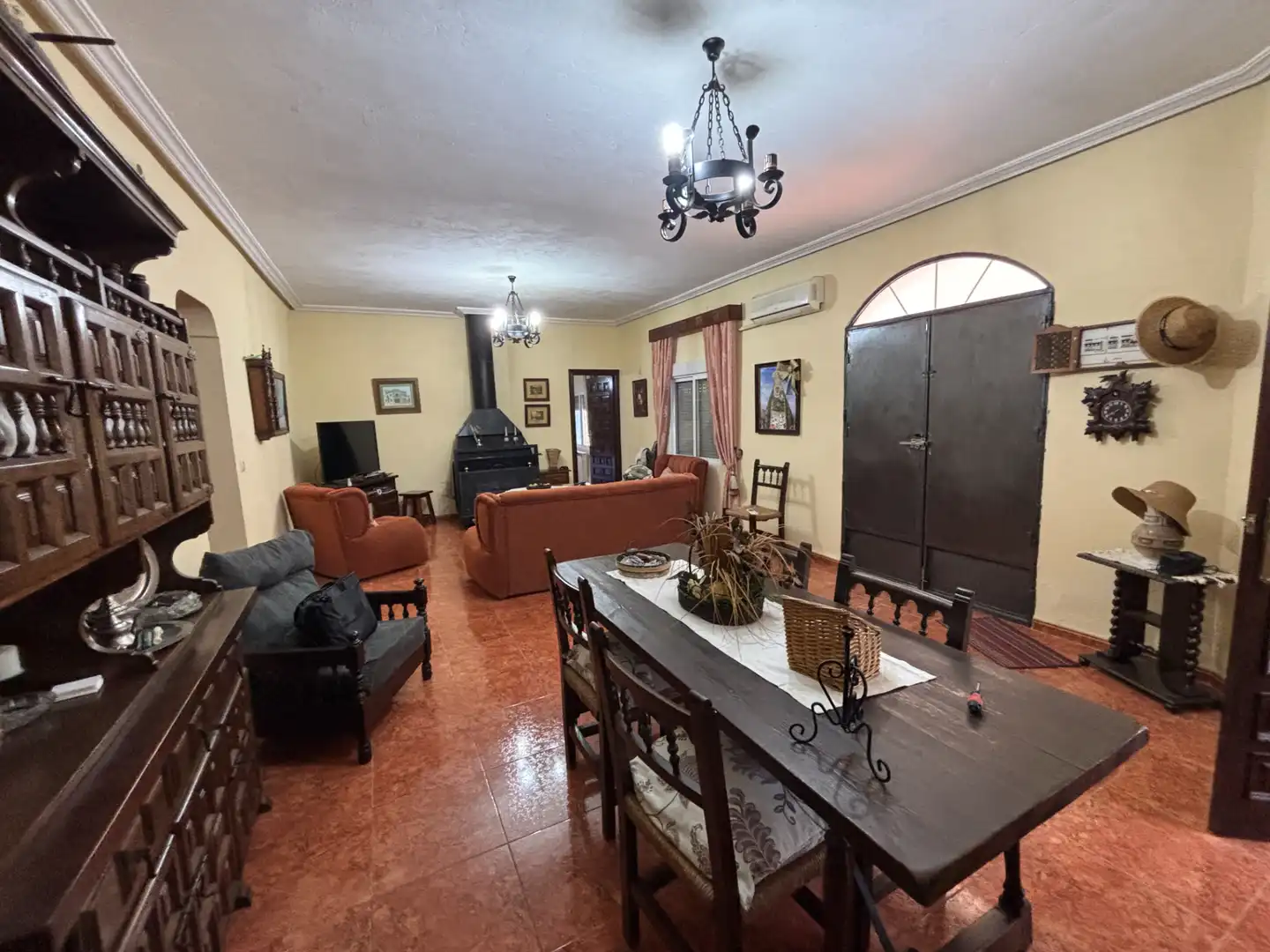 Sala de estar de Finca rústica en venta en Andújar con Aire acondicionado, Jardín privado y Piscina