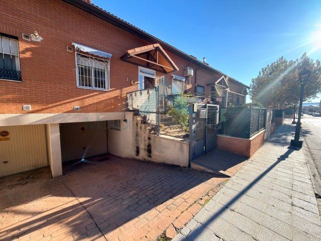 Casa adosada en venta en Calle San Diego, Alovera