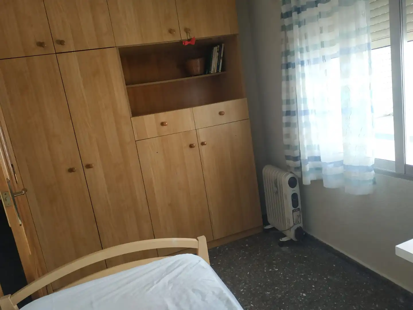 Habitación de Piso de alquiler en Valencia con Amueblado, Horno y Lavadora