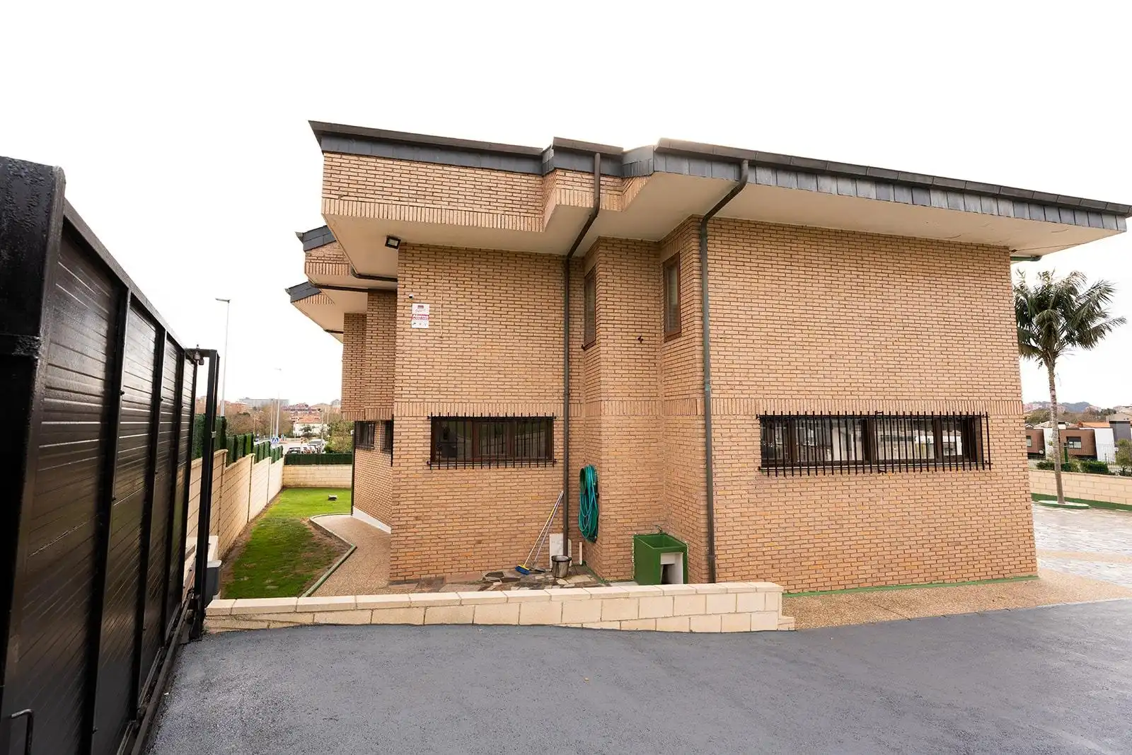 Vista exterior de Casa o xalet en venda en Santander amb Calefacció, Jardí privat i Terrassa