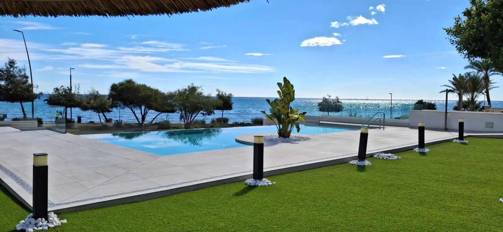 Schwimmbecken von Wohnungen zum Verkauf in Villajoyosa / La Vila Joiosa mit Klimaanlage, Privatgarten und Terrasse