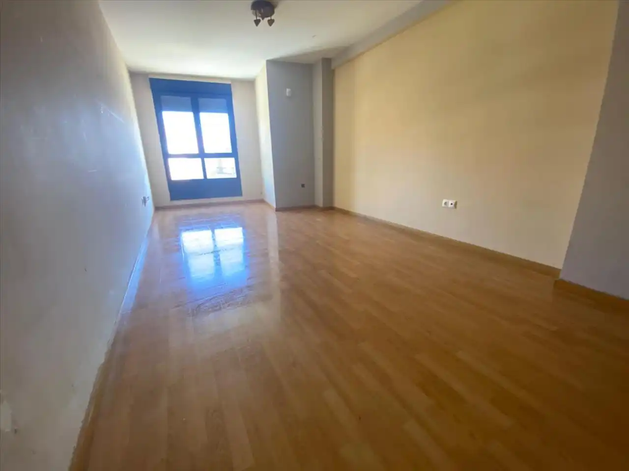 Dormitori de Pis en venda en León Capital  amb Parquet
