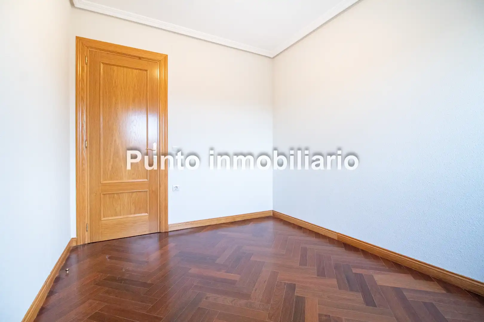 Bedroom of Flat for rent in Valladolid  with Heating and Parquet flooring