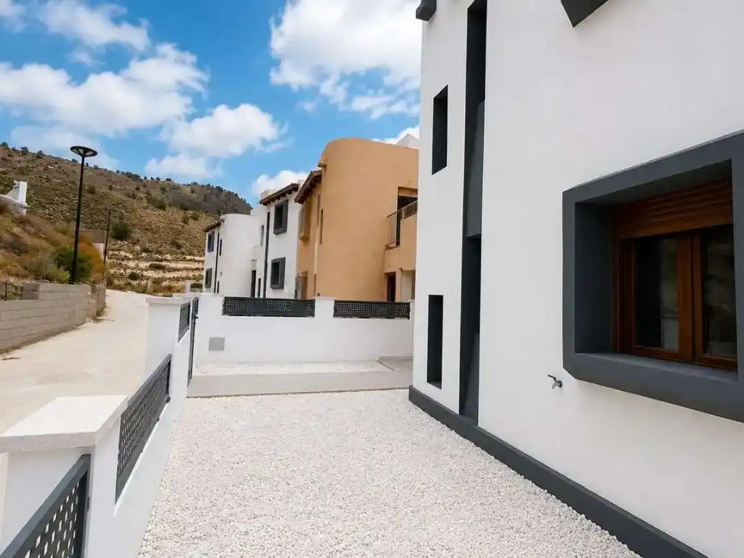 Terraced house with garden for sale in Relleu
