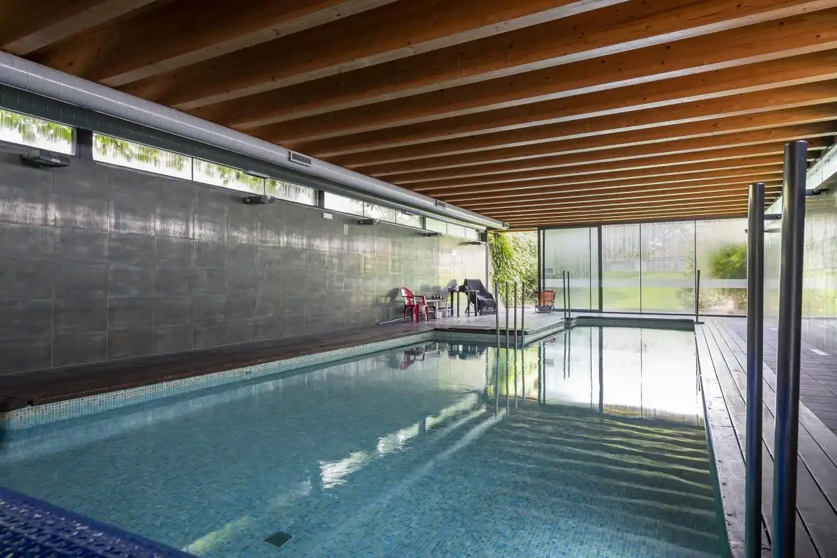 Piscina de Àtic en venda en Majadahonda amb Aire condicionat, Calefacció i Jardí privat