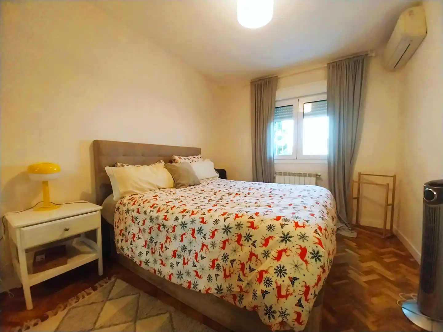 Dormitori de Casa o xalet de lloguer en Madrid amb Aire condicionat, Calefacció i Jardí privat