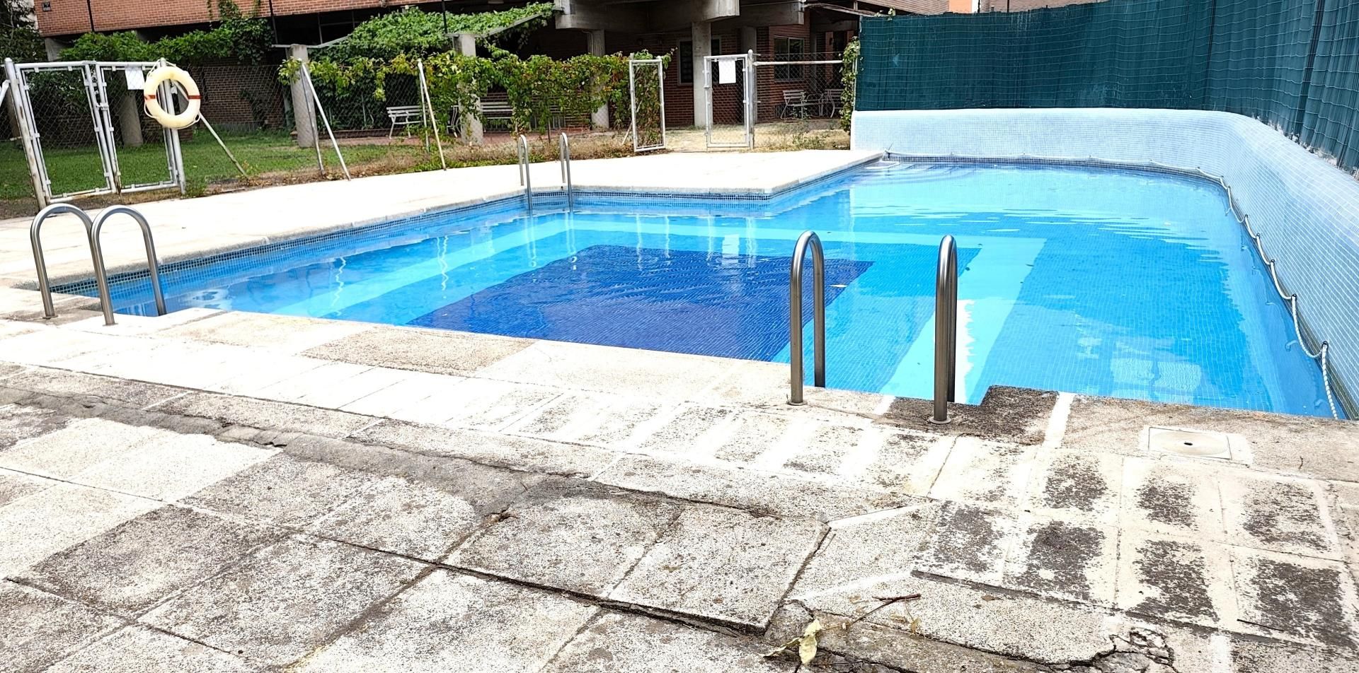 Swimming pool of Premises for sale in  Madrid Capital  with Heating
