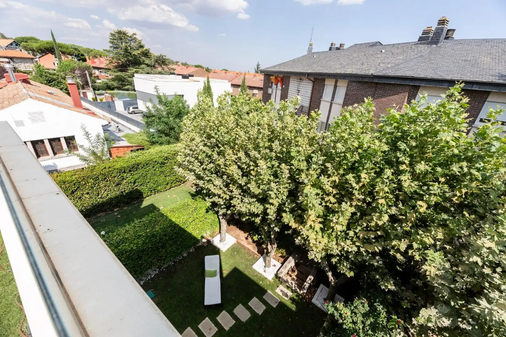 Terrasse von Einfamilien-Reihenhaus zum Verkauf in Torrelodones mit Heizung, Privatgarten und Gemeinschaftspool