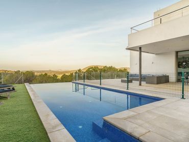 Chalet con piscina en venta en Cala Vinyes