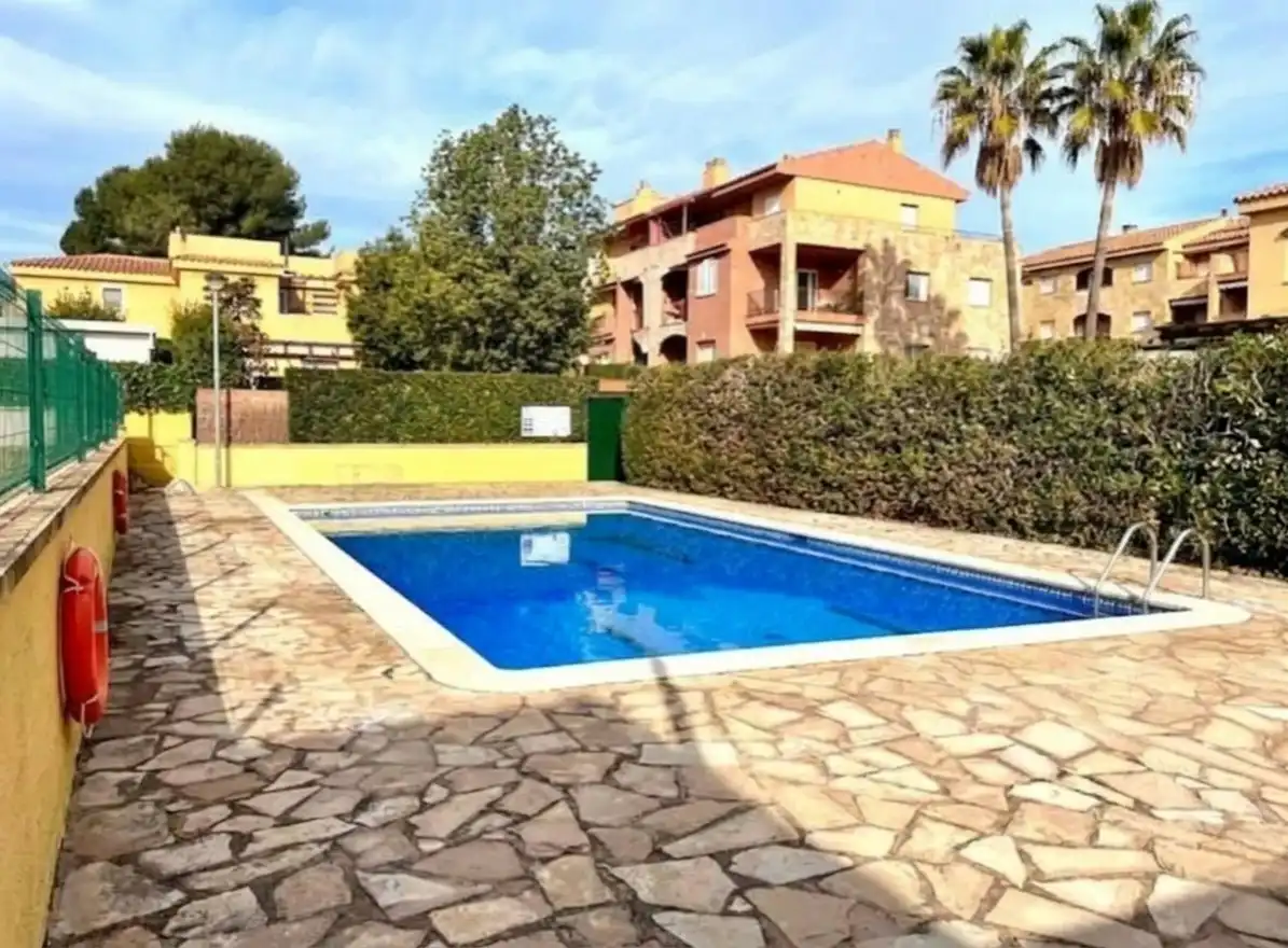 Piscina de Estudi en venda en Mont-roig del Camp amb Piscina comunitària