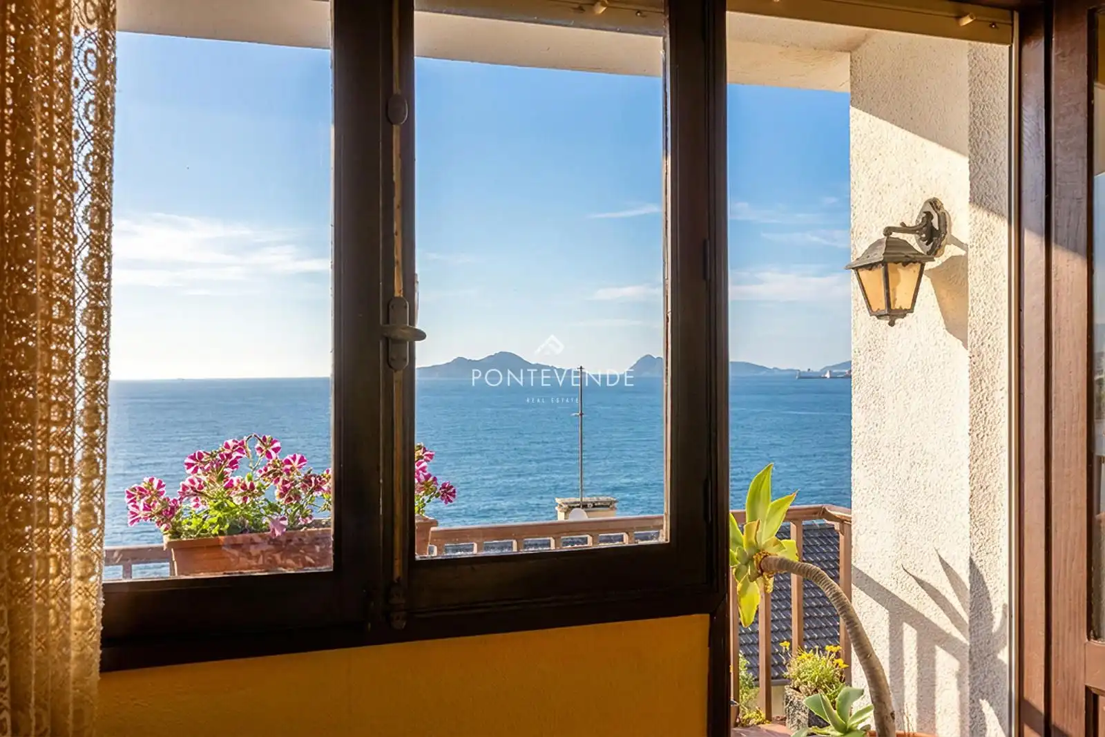 Houses for sale in Vigo   with Private garden, Terrace and Furnished