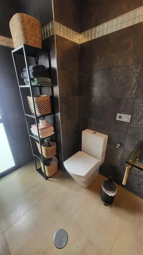 Badezimmer von Haus oder Chalet zum Verkauf in San Fernando mit Heizung, Terrasse und Balkon