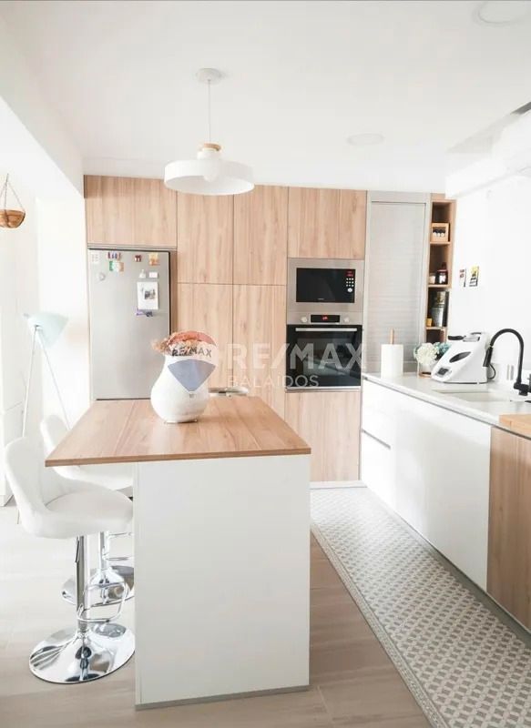 Cuina de Apartament en venda en Vigo  amb Calefacció