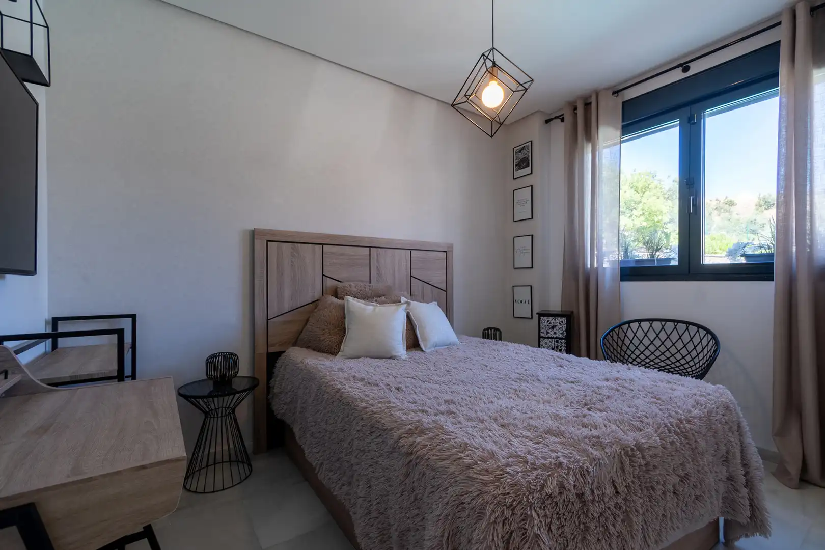 Habitación de Apartamento de alquiler en Marbella con Aire acondicionado, Terraza y Trastero