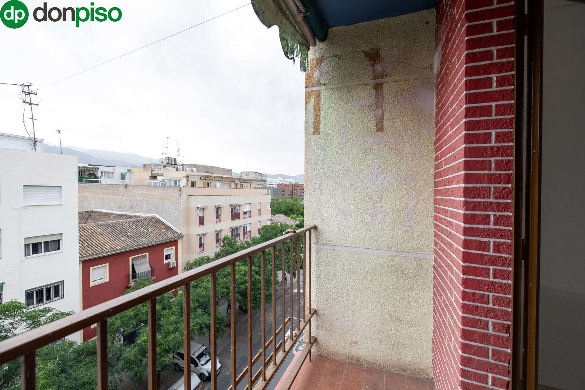 Bedroom of Flat for sale in  Granada Capital  with Balcony