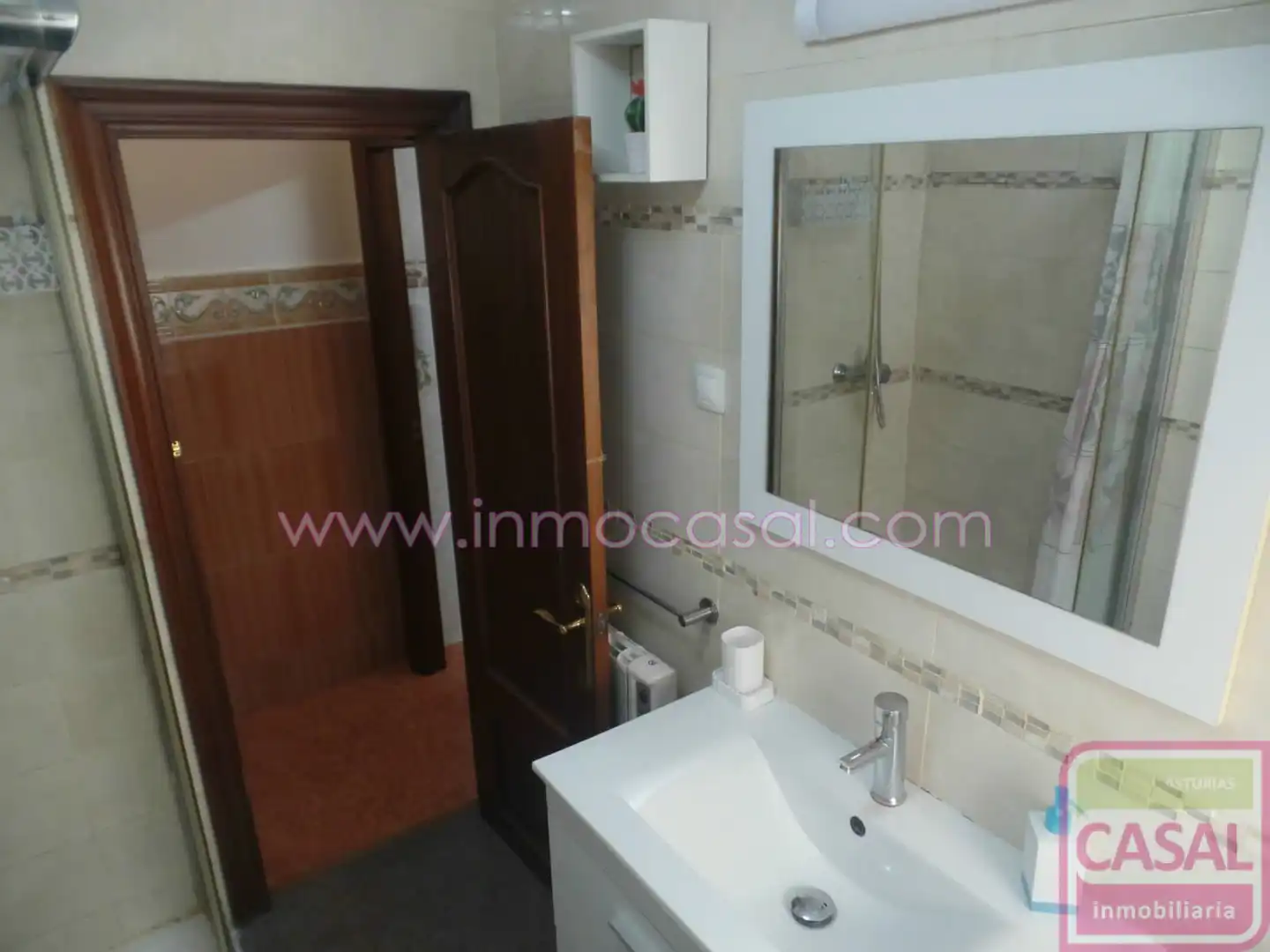 Badezimmer von Wohnung zur Miete in Siero mit Heizung und Möbliert