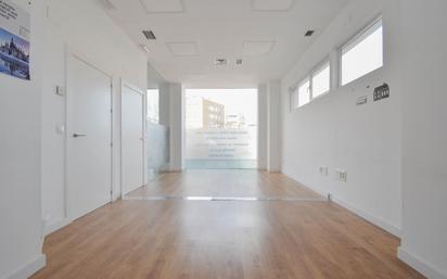 Premises for sale in  Granada Capital  with Air Conditioner