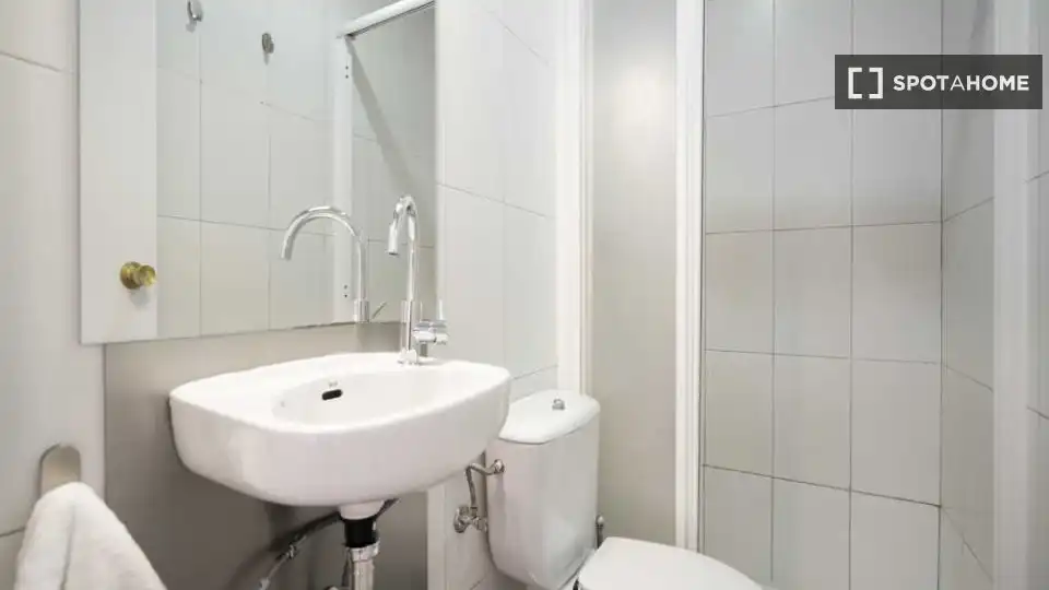 Bathroom of Flat for share in Moncloa - Aravaca