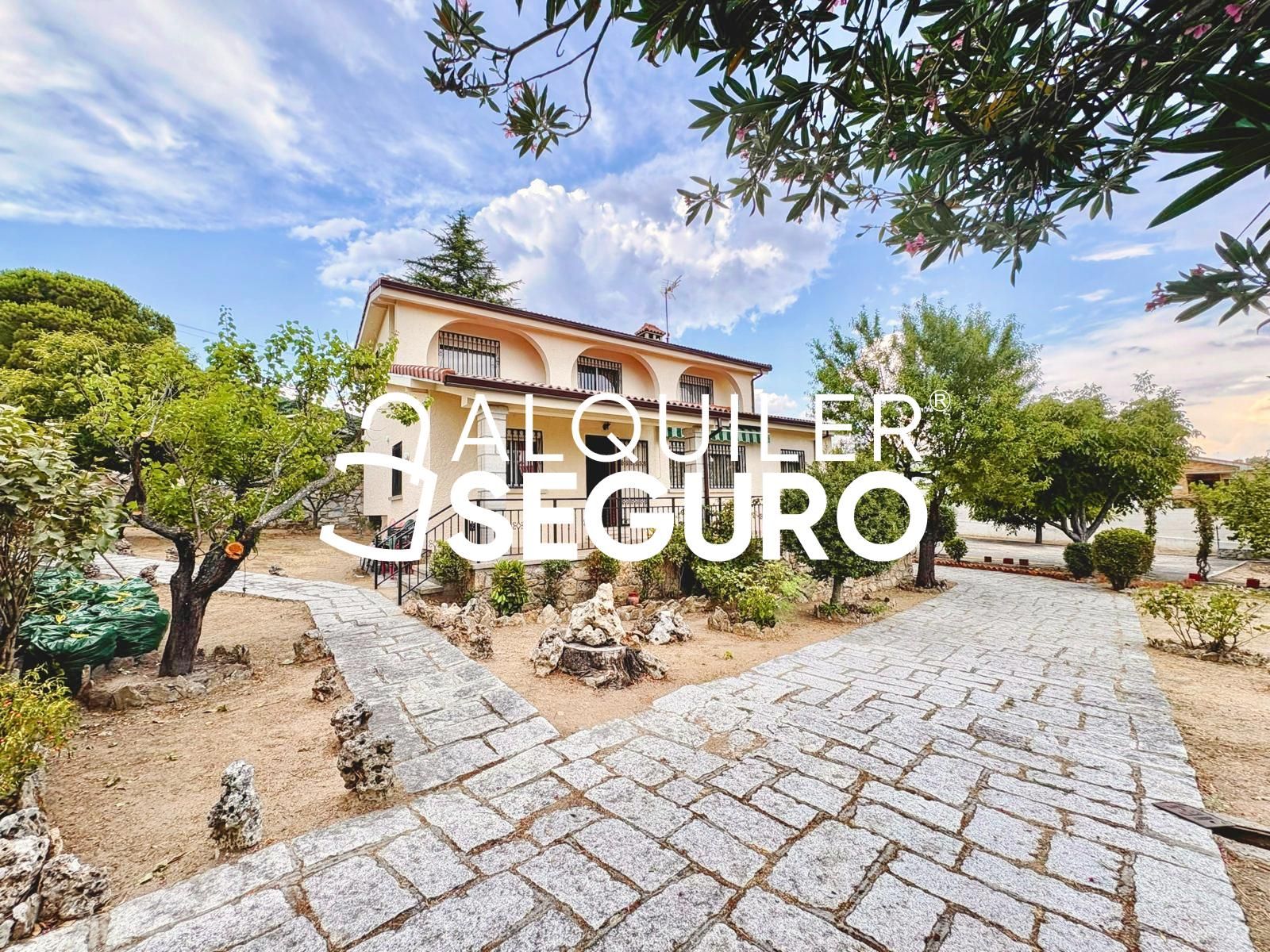 Exterior view of House or chalet to rent in Miraflores de la Sierra  with Heating, Storage room and Swimming Pool